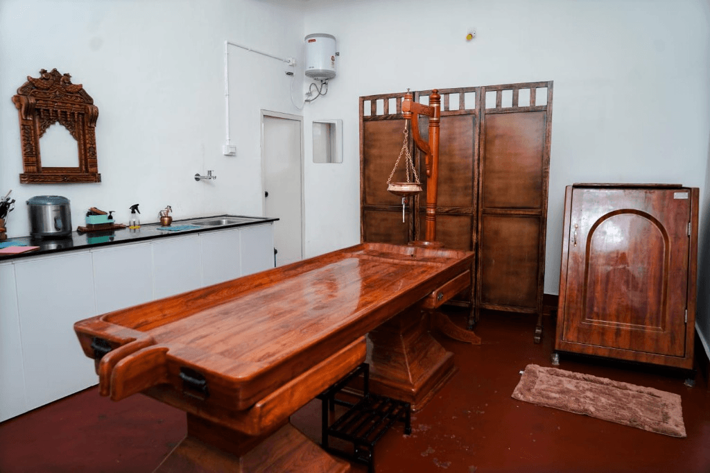 Wooden droni, Shirodhara stand, and steam cabinet on site.